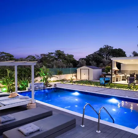 Hideaway فيلة